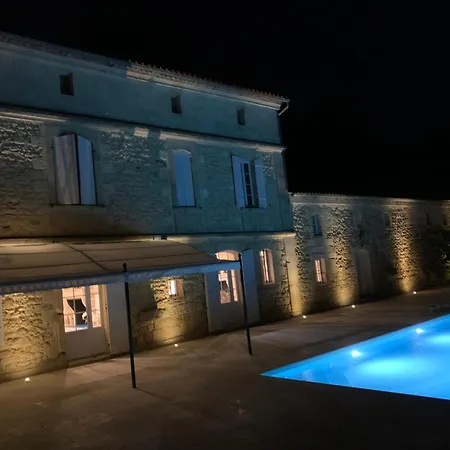 فيلة # Chateau Viticole Xvieme Avec Piscine Chauffee # 14 Personnes