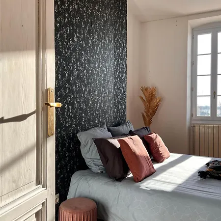 # Chateau Viticole Xvieme Avec Piscine Chauffee # 14 Personnes Bourg-sur-Gironde
