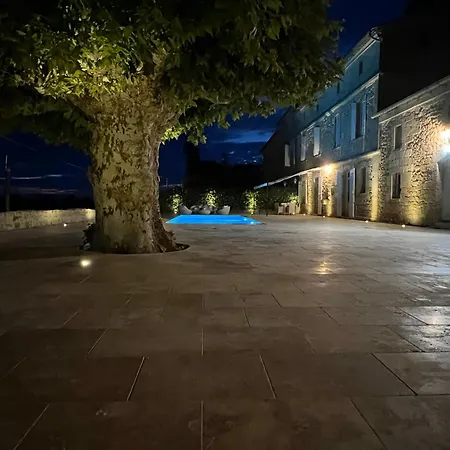 # Chateau Viticole Xvieme Avec Piscine Chauffee # 14 Personnes Bourg-sur-Gironde