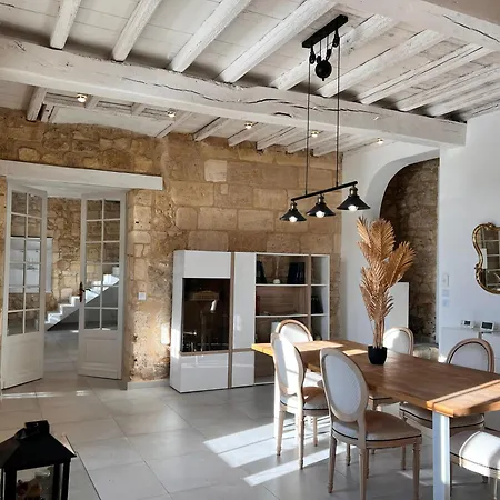# Chateau Viticole Xvieme Avec Piscine Chauffee # 14 Personnes فيلة