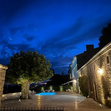 فيلة # Chateau Viticole Xvieme Avec Piscine Chauffee # 14 Personnes Bourg-sur-Gironde