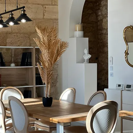 # Chateau Viticole Xvieme Avec Piscine Chauffee # 14 Personnes فيلة