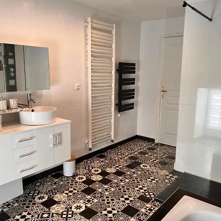 # Chateau Viticole Xvieme Avec Piscine Chauffee # 14 Personnes فيلة Bourg-sur-Gironde