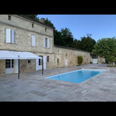 # Chateau Viticole Xvieme Avec Piscine Chauffee # 14 Personnes Bourg-sur-Gironde