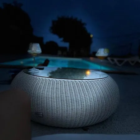 # Chateau Viticole Xvieme Avec Piscine Chauffee # 14 Personnes فيلة *